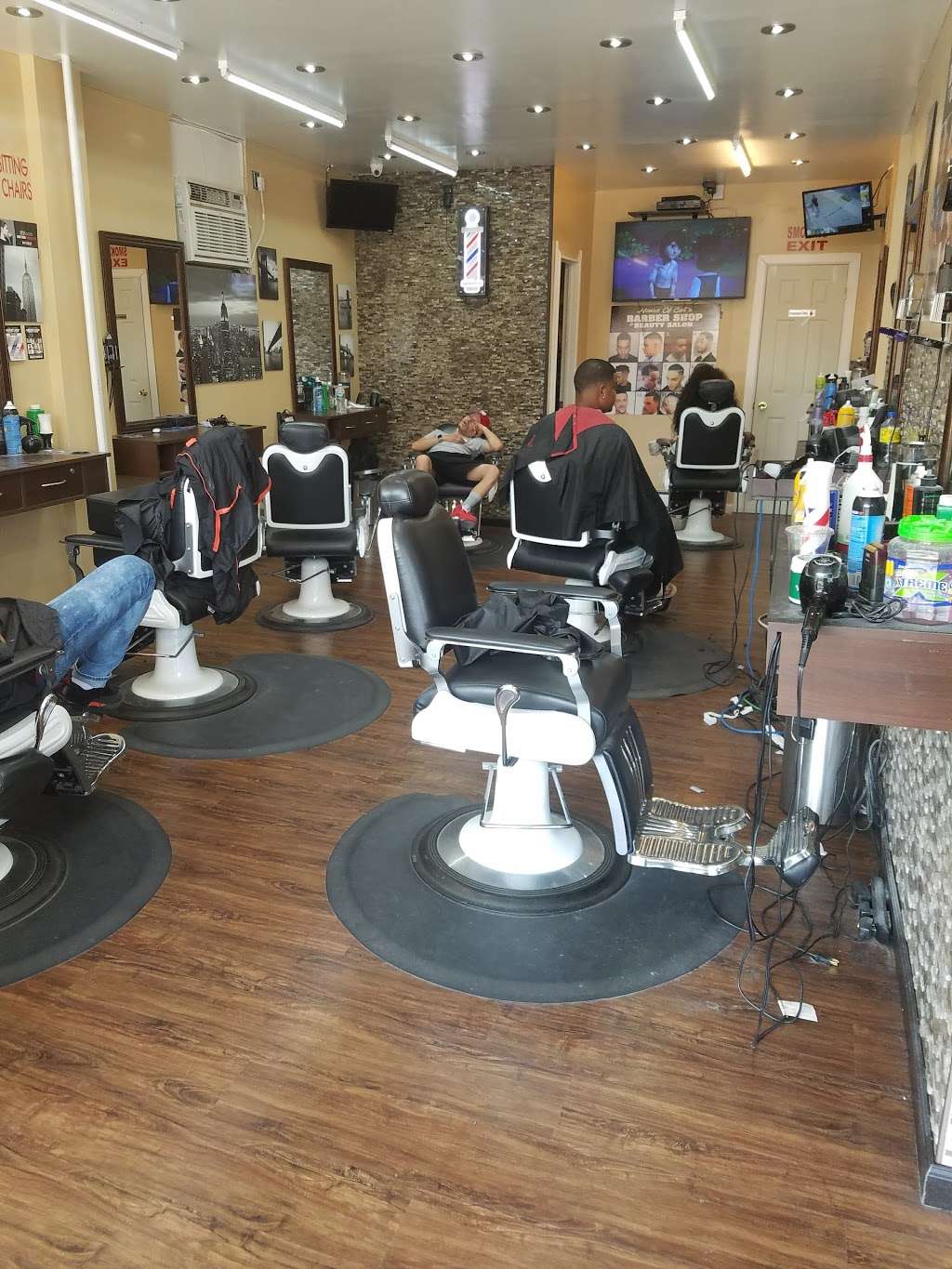 House of Cuts Barber Shop & Beauty Salon | 3653 E Tremont Ave, Bronx, NY 10465 | Phone: (718) 822-1144