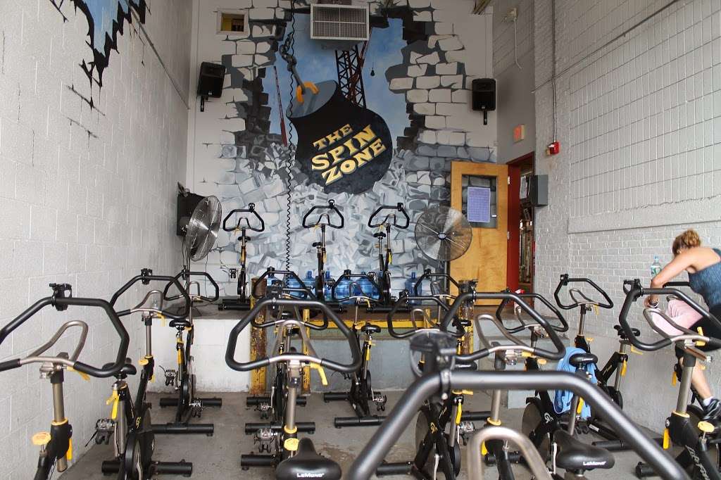 Golds Gym | 30 Park Ave, Arlington, MA 02476, USA | Phone: (781) 646-4653