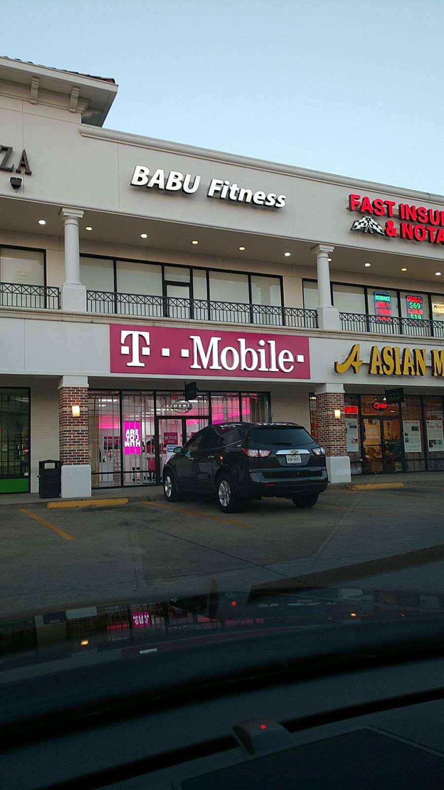 T-Mobile | 3219 Hillcroft St, Houston, TX 77057, USA | Phone: (832) 581-3313