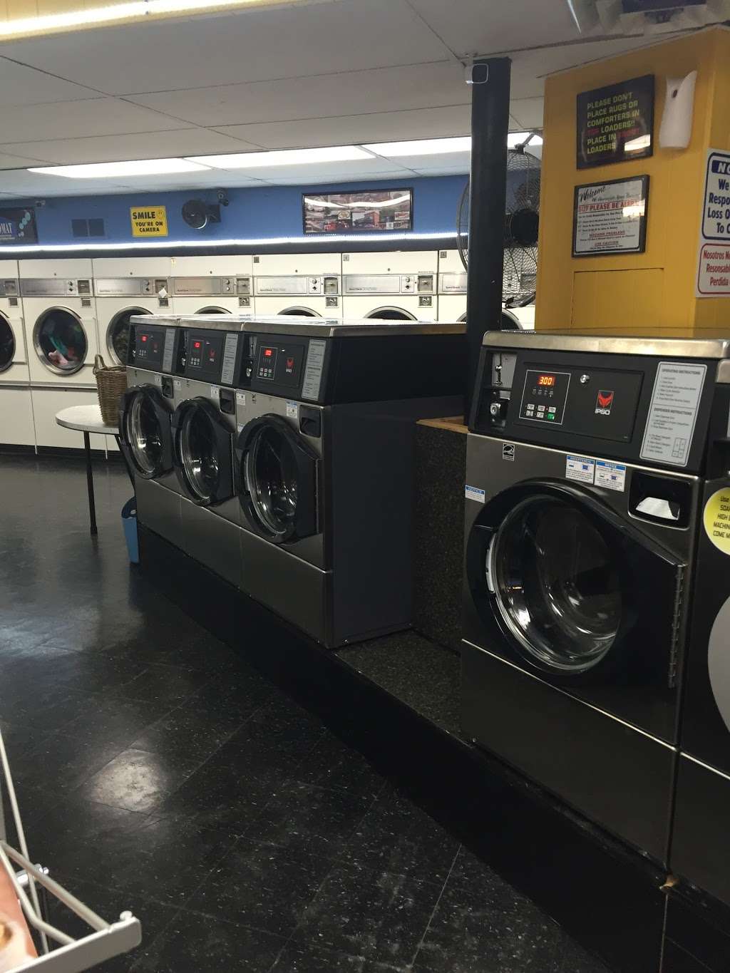 Crete Laundry & Dry Cleaning Alterations | 1395 Main St, Crete, IL 60417, USA | Phone: (708) 672-9093