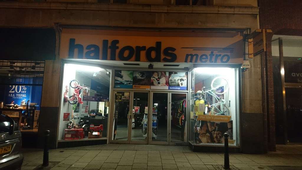 Halfords - Kingston Upon Thames Store | 27 Thames St, Kingston upon Thames KT1 1PH, UK | Phone: 020 8546 0851