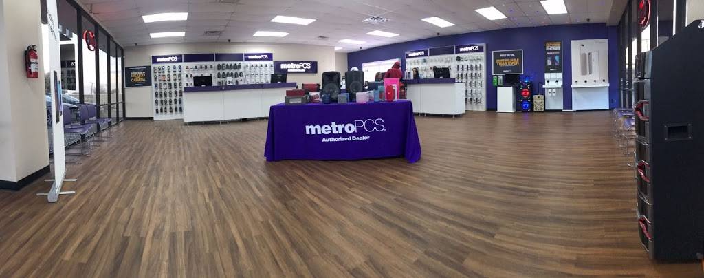 Metro by T-Mobile | 2544 E Abram St Ste 106, Arlington, TX 76010, USA | Phone: (682) 323-5678