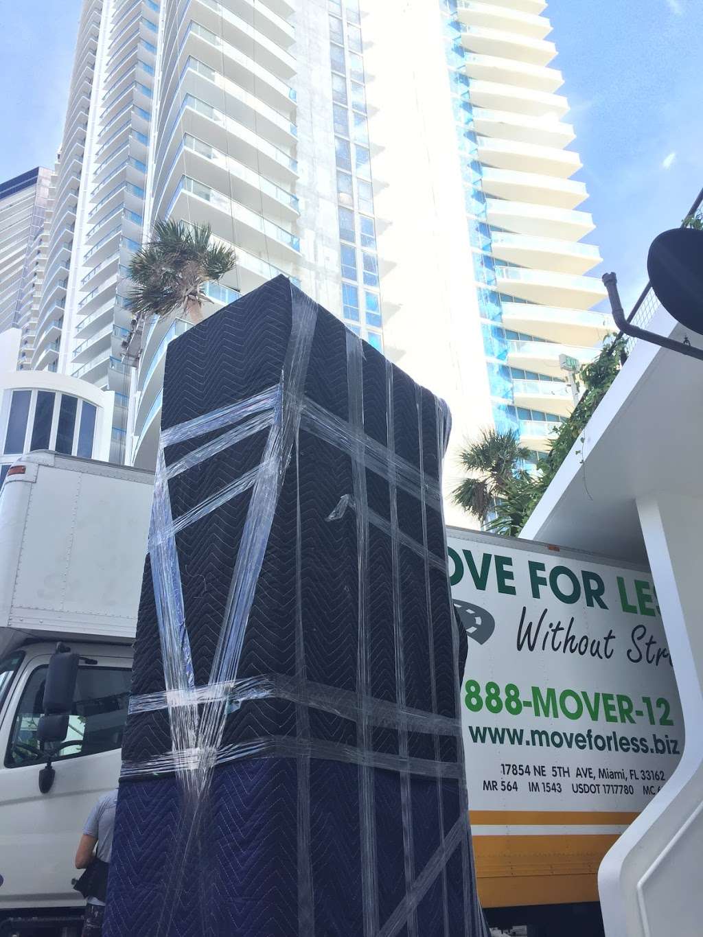 Miami Movers For Less | 17854 NE 5th Ave, Miami, FL 33162, USA | Phone: (305) 915-3881