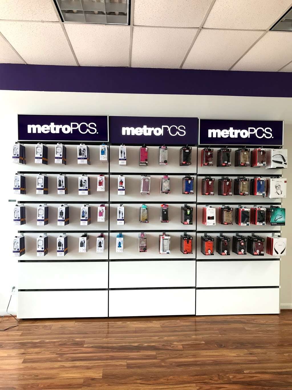 Metro by T-Mobile | 5003 Antoine Dr Suite J, Houston, TX 77092, USA | Phone: (713) 812-1665