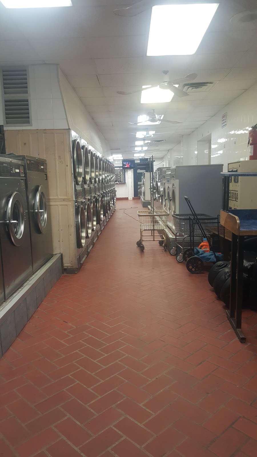 Finest Laundromat | 14755 41st Ave, Flushing, NY 11355, USA | Phone: (718) 762-2931