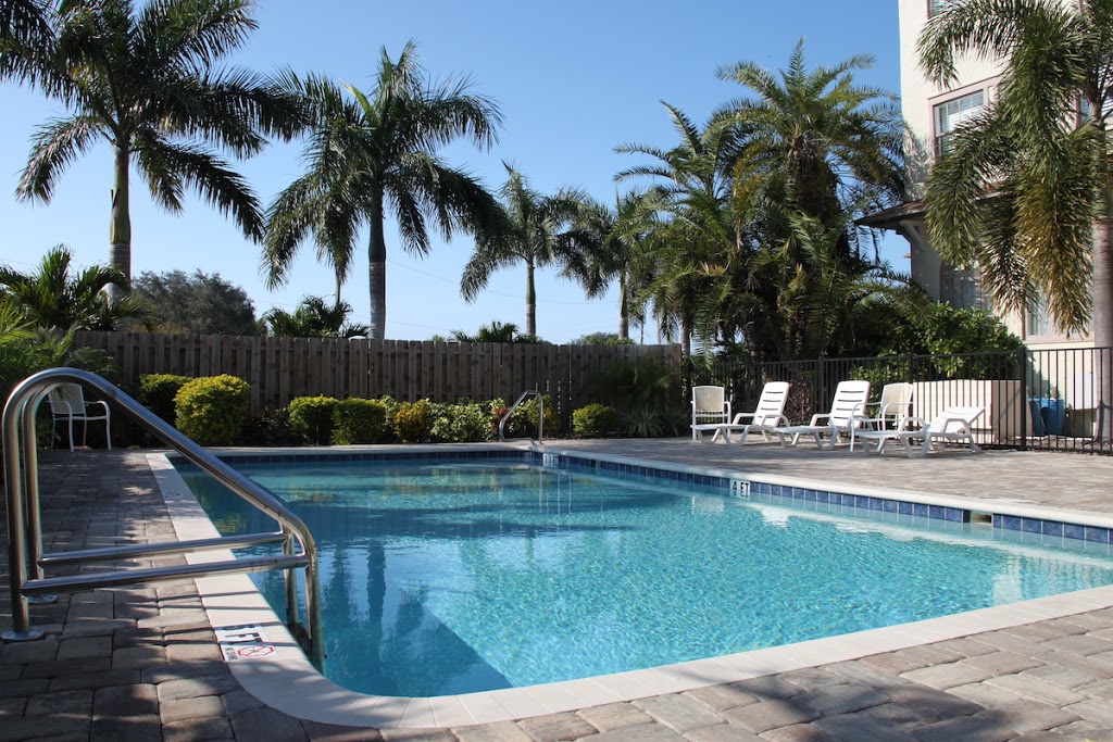 Crystal Bay Hotel | 7401 Central Ave, St. Petersburg, FL 33710, USA | Phone: (727) 914-7676