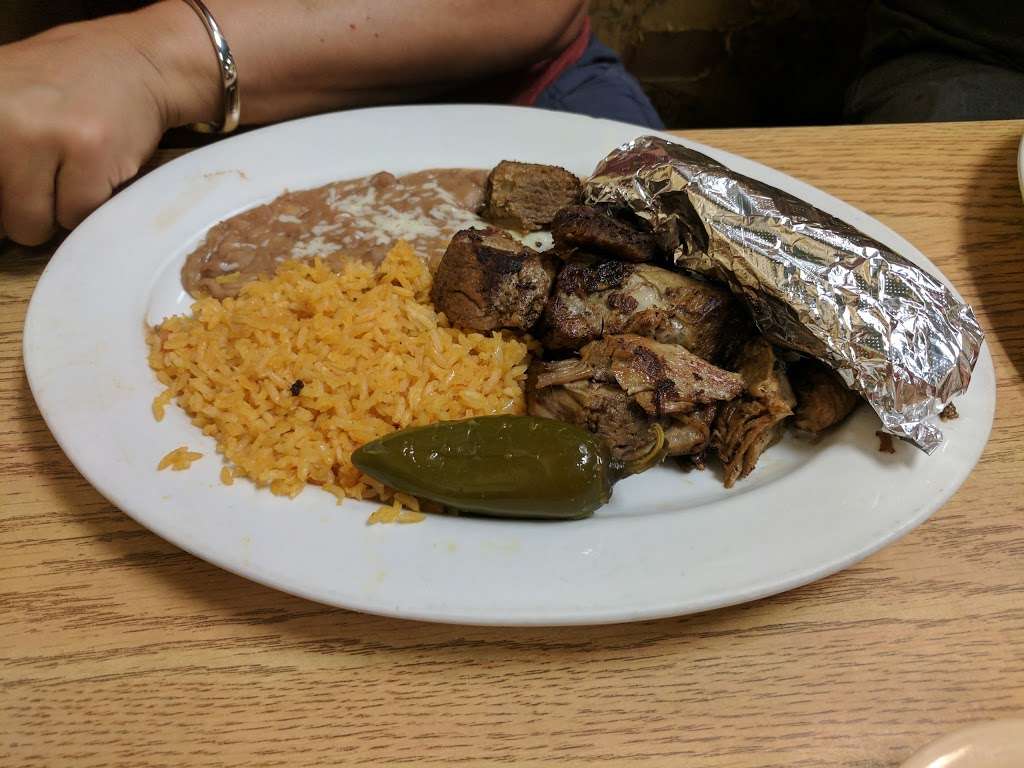 Los Tres Potrillos | 406 E Main St, Louisa, VA 23093 | Phone: (540) 967-3626