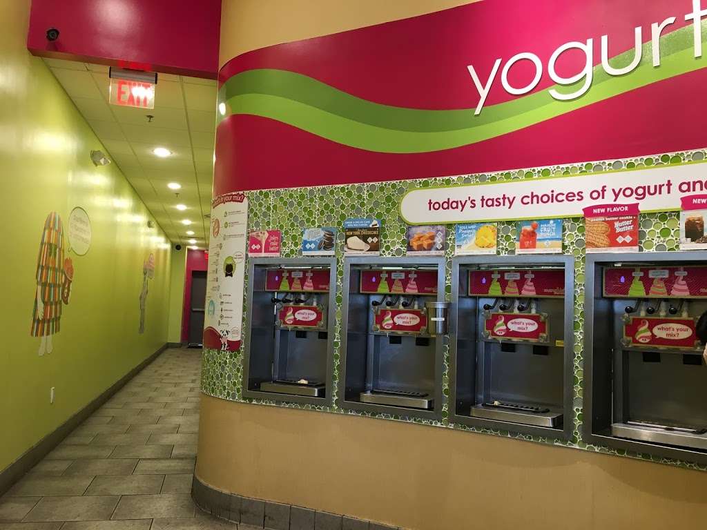 Menchies Frozen Yogurt | 691 W Edgar Rd, Linden, NJ 07036, USA | Phone: (908) 583-6222