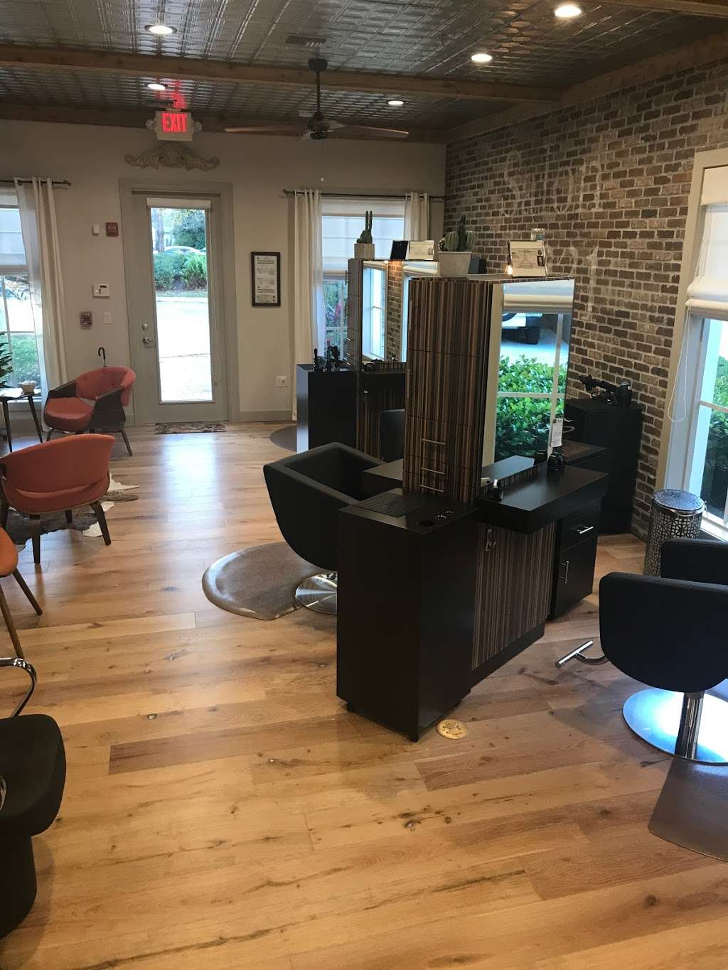 Salon 221 | 221 Greenwich Cir Suite111, Jupiter, FL 33458, USA | Phone: (561) 707-6249