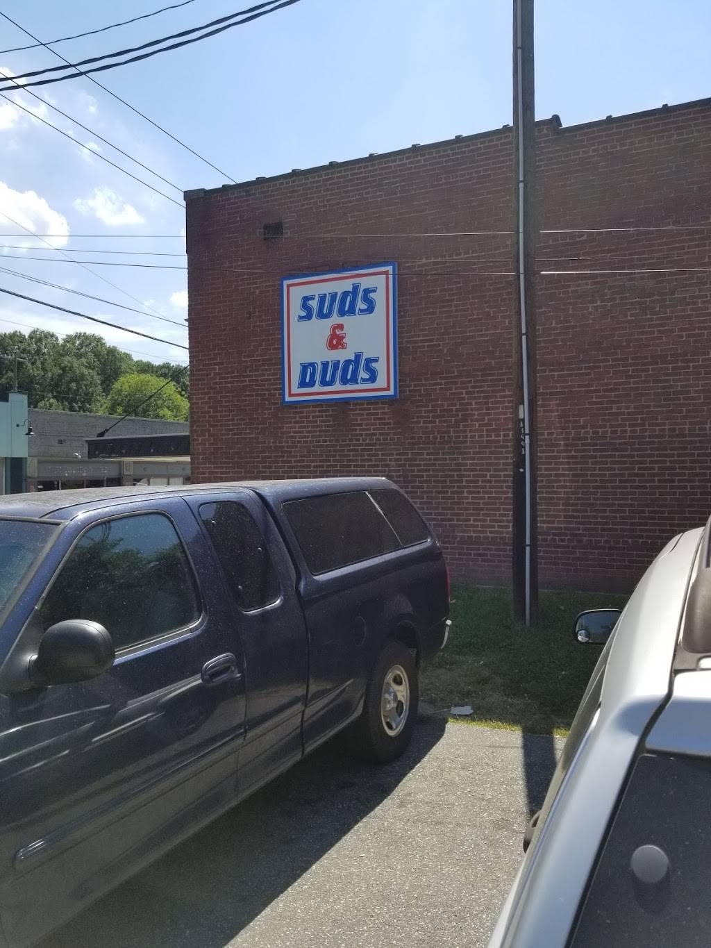 Suds & Duds | 2114 Walker Ave, Greensboro, NC 27403, USA | Phone: (336) 273-6244