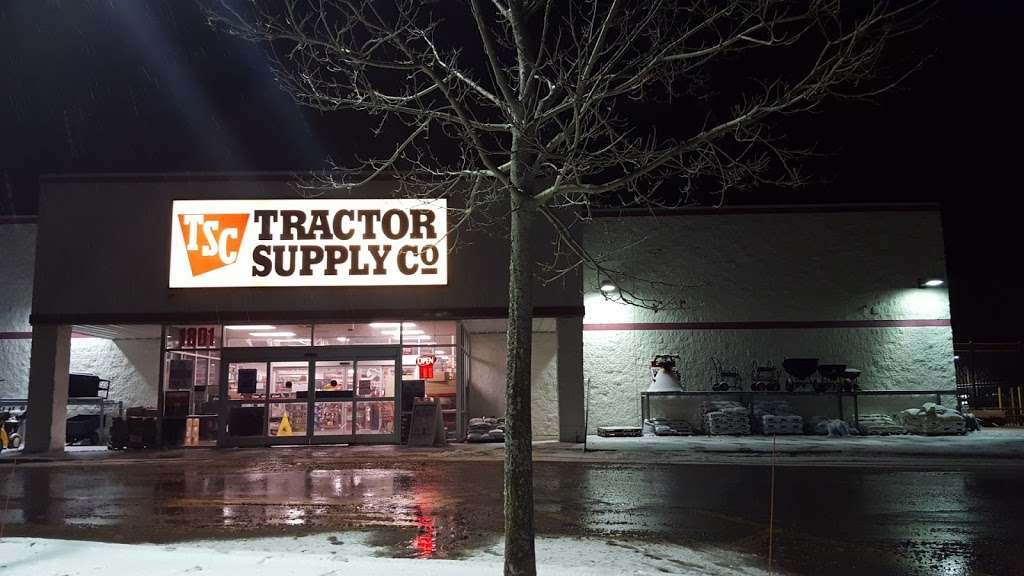 Tractor Supply Co. | 1801 Milwaukee Ave, Burlington, WI 53105, USA | Phone: (262) 763-2425