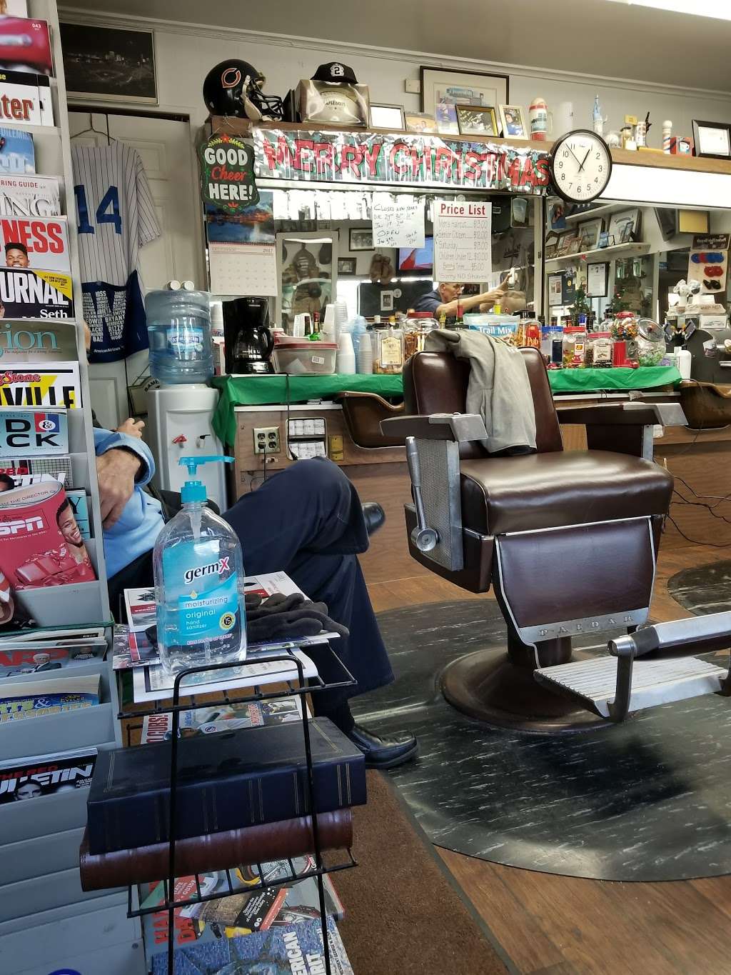 Rons Barber Styling Shop | 6921 W Higgins Ave, Chicago, IL 60656, USA | Phone: (773) 631-7317