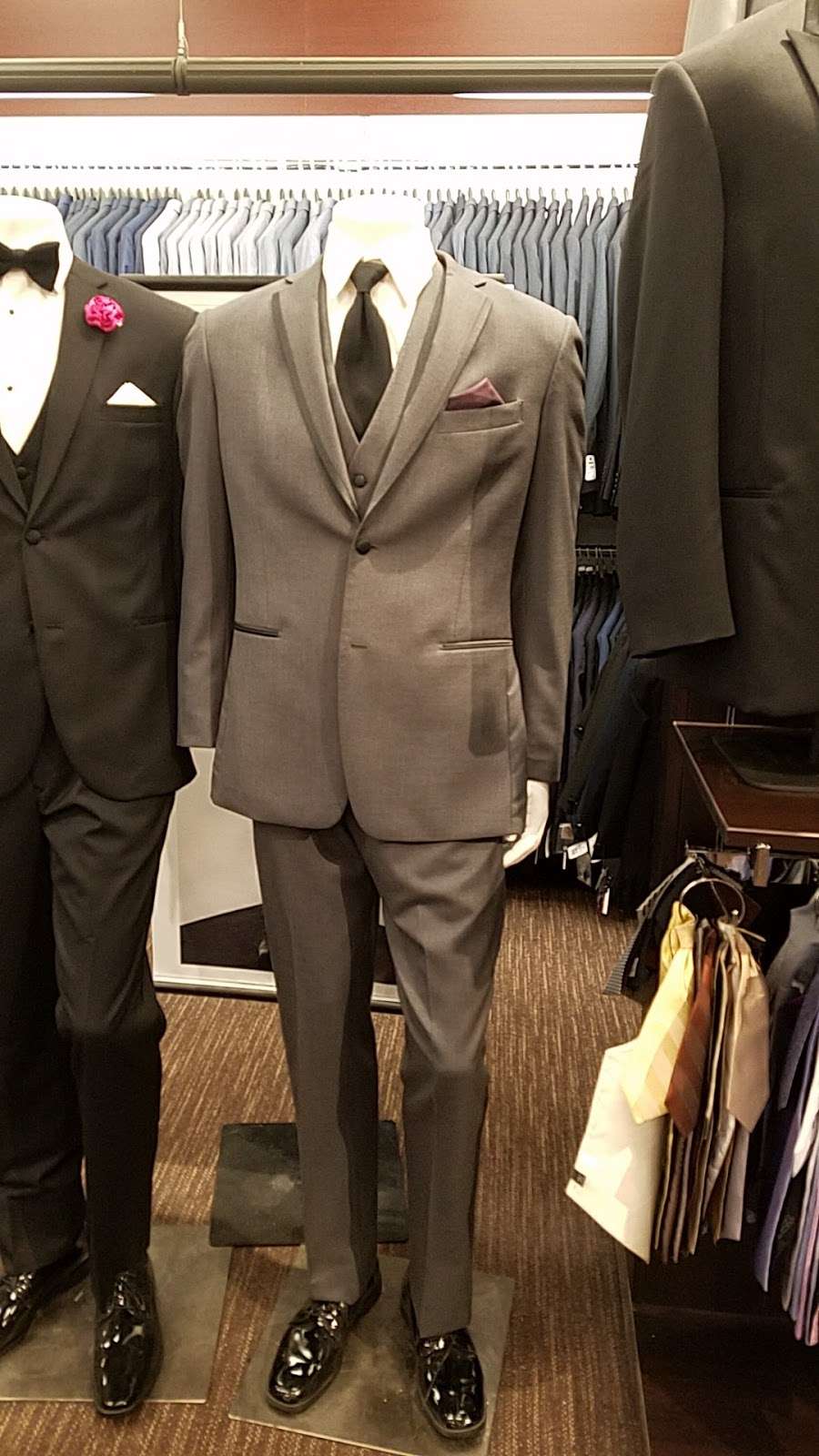 Mens Wearhouse | 5225 Belt Line Rd Suite 202, Dallas, TX 75254, USA | Phone: (972) 788-0645