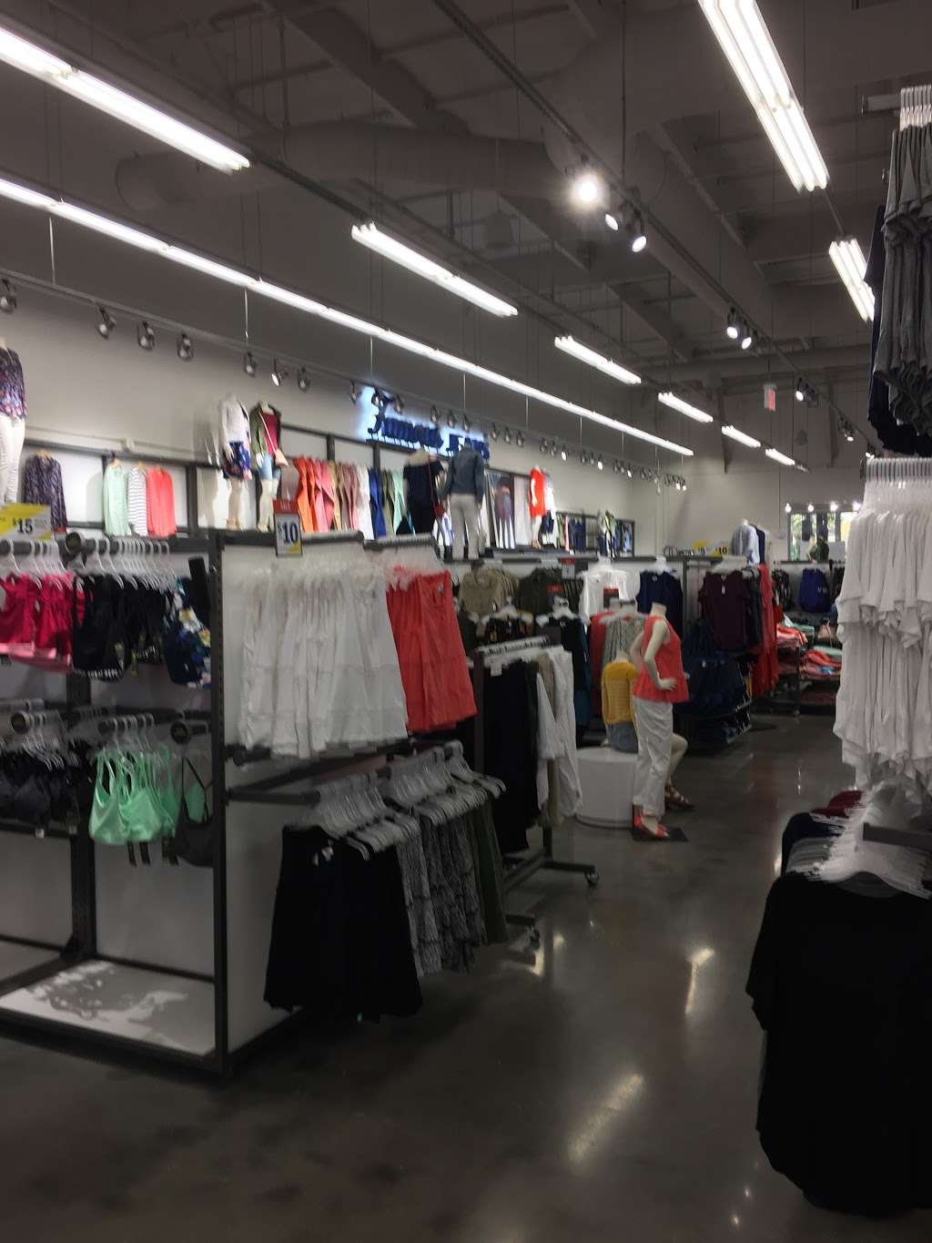 Old Navy | 15610 Whittwood Ln, Whittier, CA 90603, USA | Phone: (562) 943-0006