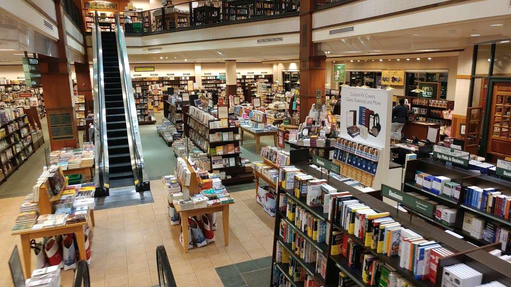 Barnes Noble Book Store 150 Swedesford Rd Devon Pa 19333 Usa