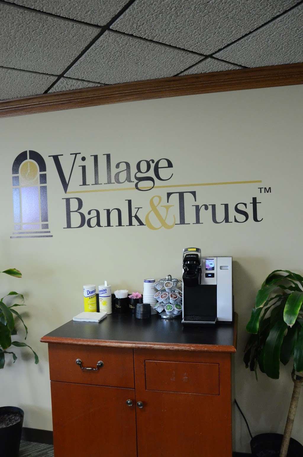 Village Bank & Trust | 1845 E Rand Rd, Arlington Heights, IL 60004, USA | Phone: (847) 483-9367