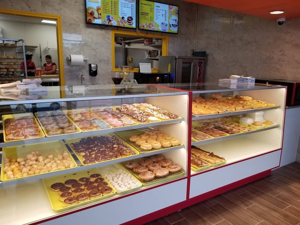 Hot Donuts | 2261 Singleton Blvd, Dallas, TX 75212, USA | Phone: (214) 681-4137