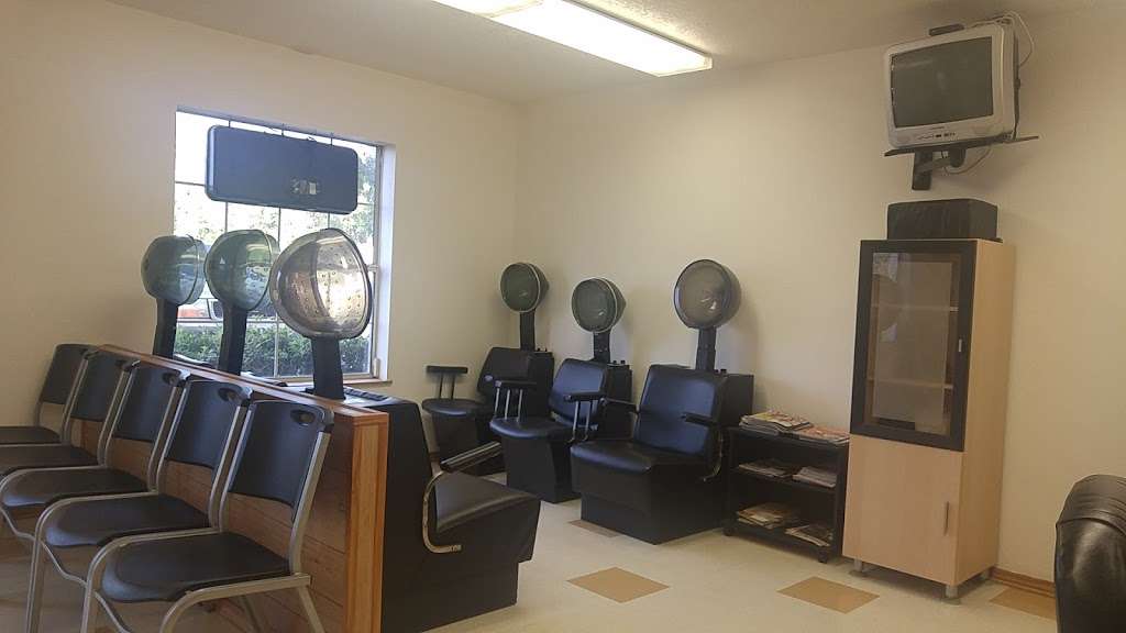 Kimberlys Hair Salon | 10590 E Hwy 25, Belleview, FL 34420, USA | Phone: (352) 288-4944