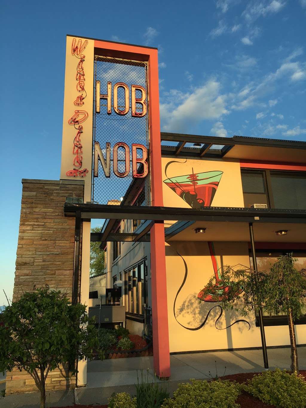 Hobnob Restaurant | 277 Sheridan Rd, Racine, WI 53403, USA | Phone: (262) 552-8008