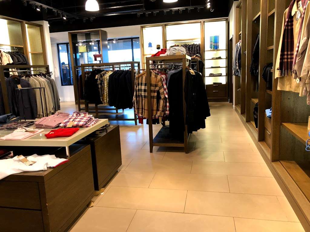 Burberry Outlet - 1 Premium, Outlet Blvd, Wrentham, MA 02093