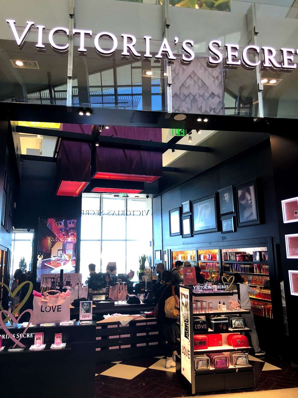 Victorias Secret | 380 World Way, Los Angeles, CA 90045, USA | Phone: (424) 800-2355