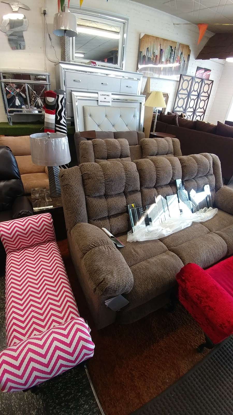 Furniture Showroom | 3844 147th St, Midlothian, IL 60445 | Phone: (708) 389-3000