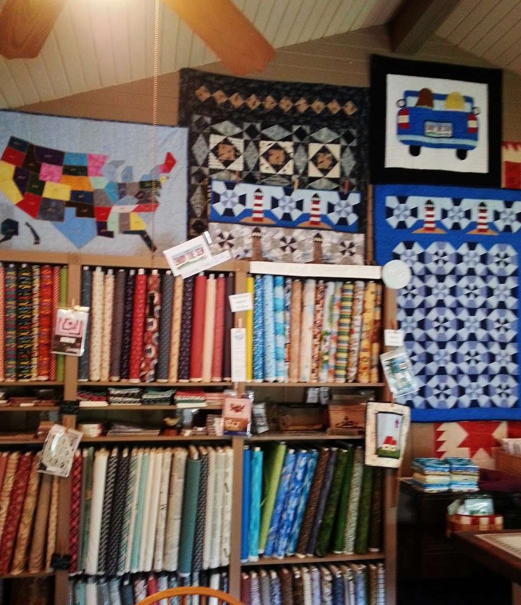 Rocking Chair Quilts | 301 S Meadow St, Grant Park, IL 60940 | Phone: (815) 465-2428