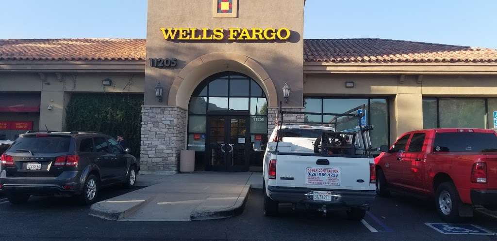 Wells Fargo Bank | 11205 Sierra Ave, Fontana, CA 92337, USA | Phone: (909) 429-3740