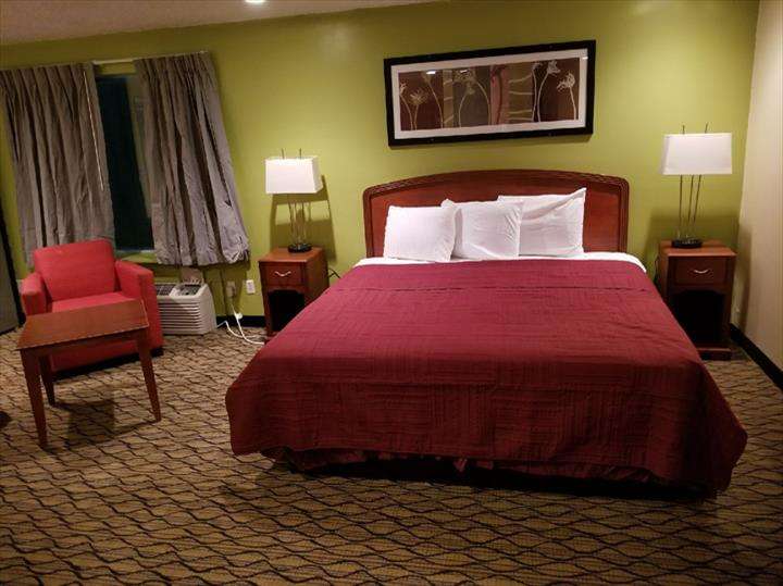 Economy Inn & Suites Cedar Lake | 12551 Wicker Ave, Cedar Lake, IN 46303, USA | Phone: (219) 374-5434