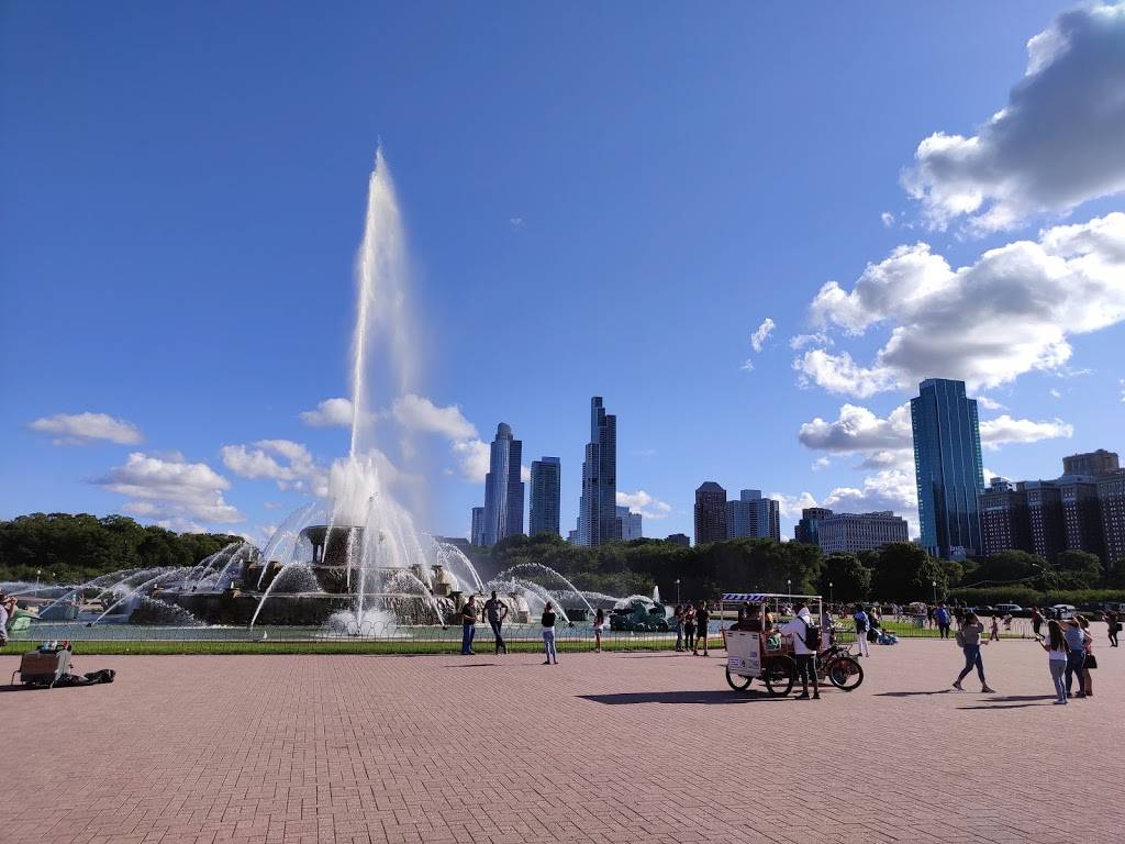 Buckingham Fountain | 301 S Columbus Dr, Chicago, IL 60605, USA | Phone: (312) 742-7529