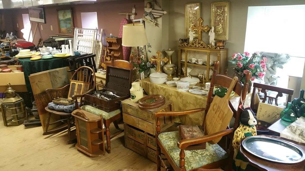 Rustys Antiques & Vintage Collectibles Indoor Flea Market | 34 Old Derry Rd, Hudson, NH 03051, USA | Phone: (603) 321-6023