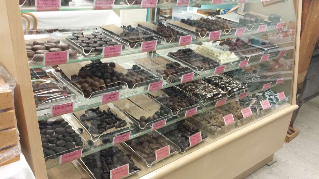 Lucilles Own-Make Candies | 4105 Long Beach Blvd, Beach Haven, NJ 08008 | Phone: (609) 494-3700