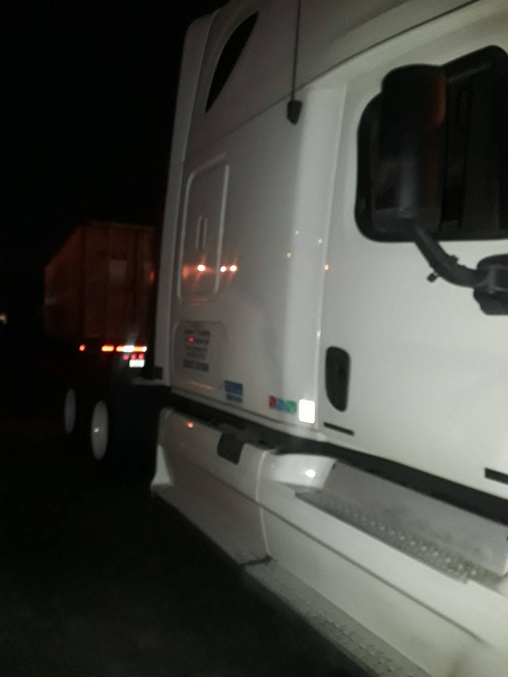 Amazon Trucking & Distribution | 3030 E Victoria St, Compton, CA 90221, USA | Phone: (310) 527-2776