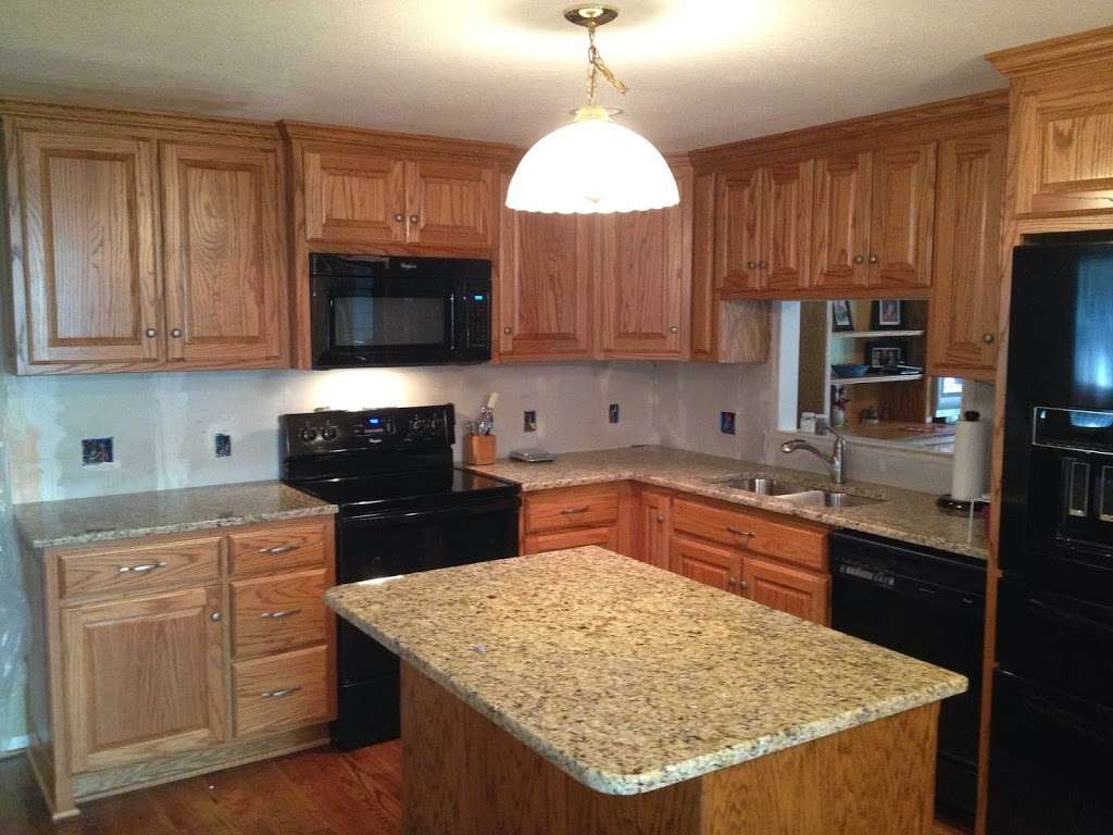 CUSTOM CABINETS BY LAWRENCE CONSTRUCTION INC | 1427 Merriam Ln, Kansas City, KS 66103 | Phone: (913) 208-9797