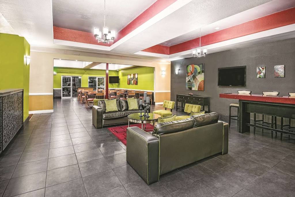 La Quinta Inn & Suites by Wyndham Laredo Airport | 7220 Bob Bullock Loop, Laredo, TX 78041, USA | Phone: (956) 724-7222