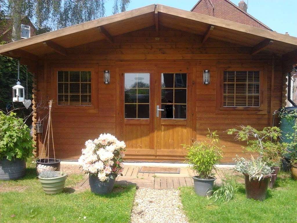 In the Log Cabin | 16 Butterfield Ln, St Albans AL1 2HJ, UK | Phone: 01727 420747