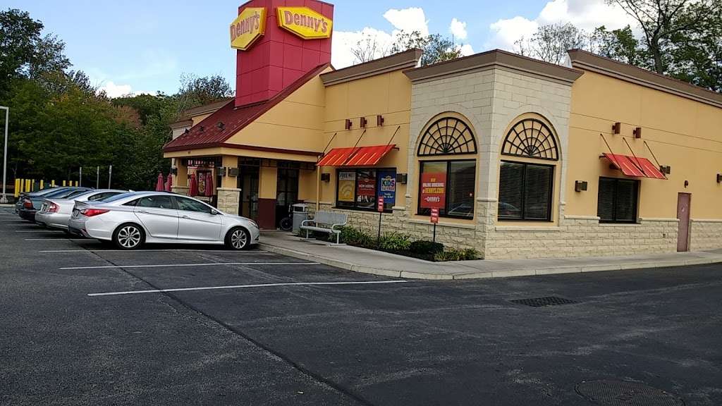 Dennys | 44 Dowling Village Blvd, North Smithfield, RI 02896, USA | Phone: (401) 356-1109