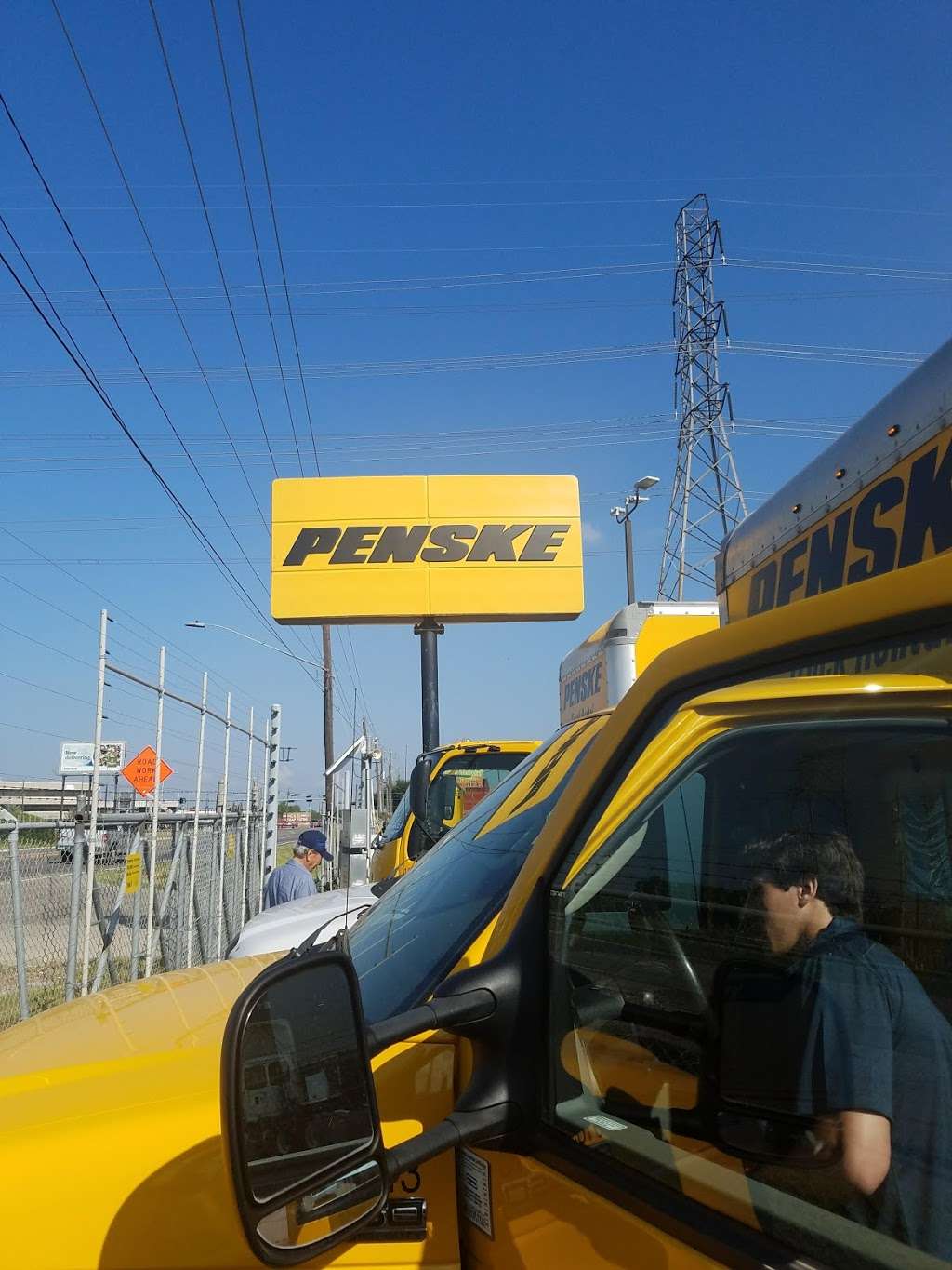 Penske Truck Rental | 11608 Hempstead Hwy, Houston, TX 77092, USA | Phone: (713) 682-0555