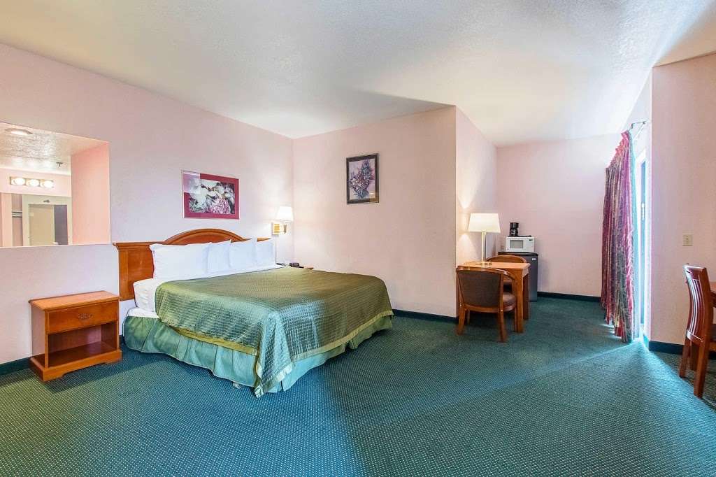 San Bernardino Inn And Suites | 2000 Ostrems Way, San Bernardino, CA 92407, USA | Phone: (909) 880-8425