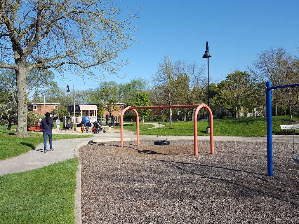 Lovelace Park | Gross Point Rd & Thayer St, Evanston, IL 60201, USA | Phone: (847) 448-4311