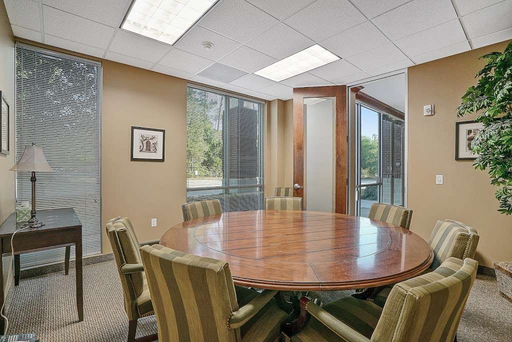 The Alainian, Executive Office Suites | 8111 Ashlane Way, The Woodlands, TX 77382 | Phone: (281) 703-1100