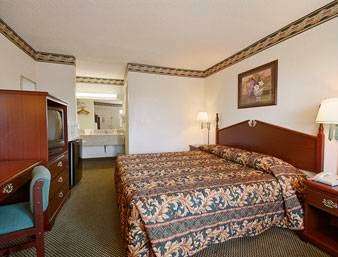 Days Inn by Wyndham Dallas Irving | 2200 E Airport Fwy, Irving, TX 75062, USA | Phone: (972) 975-9440