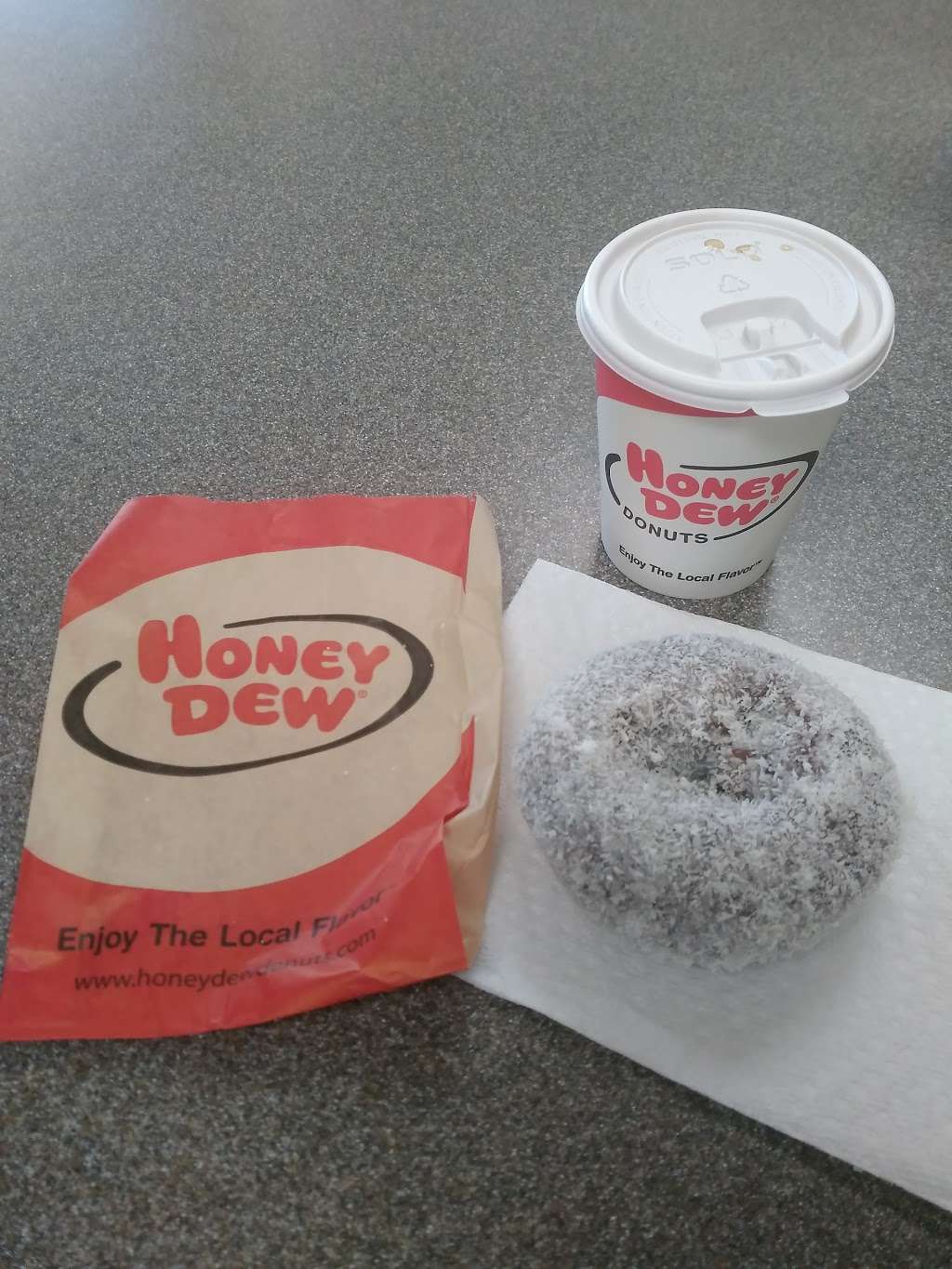 Honey Dew Donuts | 61 W Main St, Norton, MA 02766, USA | Phone: (508) 285-3866