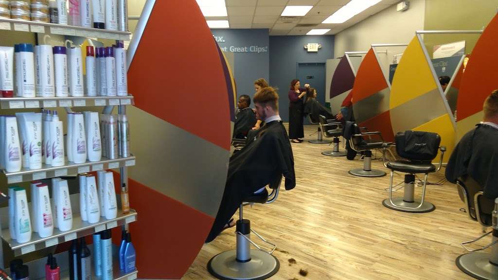 Great Clips | 1110 W Eisenhower Rd, Leavenworth, KS 66048, USA | Phone: (913) 727-1917