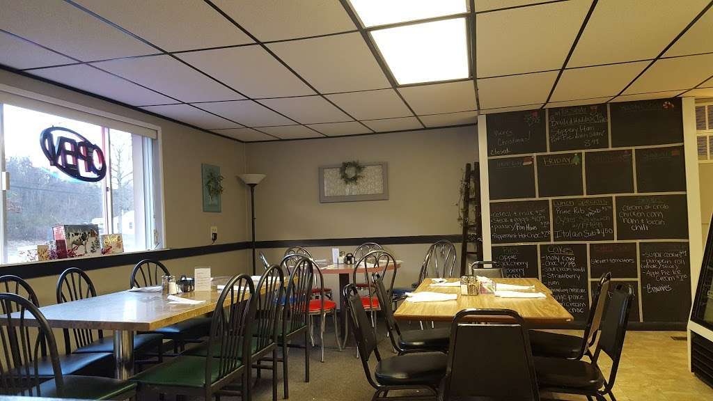 Clear Spring Country Diner | 11855 National Pike, Clear Spring, MD 21722, USA | Phone: (301) 842-0214