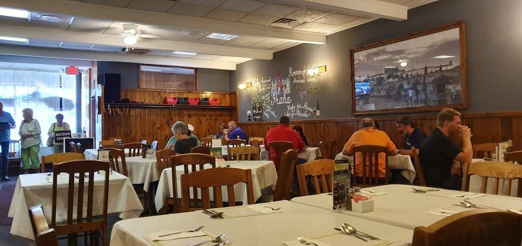 Czech Plaza Restaurant | 7016 Cermak Rd, Berwyn, IL 60402, USA | Phone: (708) 795-6555