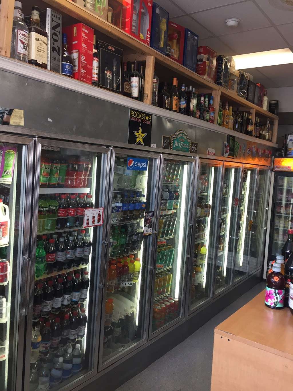 Cobblestone Hill Liquor & Deli | 287 Broad St, Carlstadt, NJ 07072, USA | Phone: (201) 939-0248