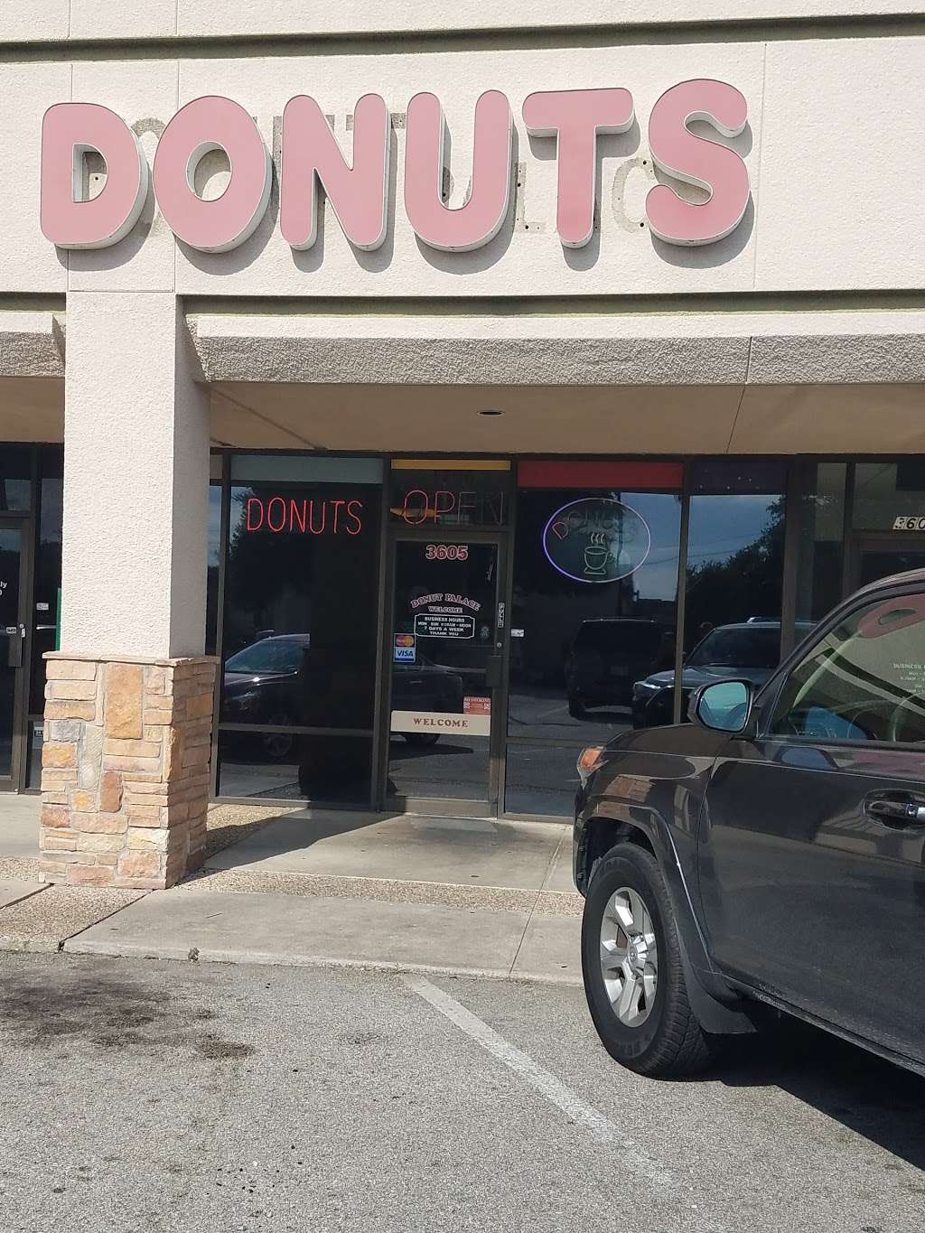 Donut Palace | 3605 N Josey Ln, Carrollton, TX 75007, USA | Phone: (972) 394-7073