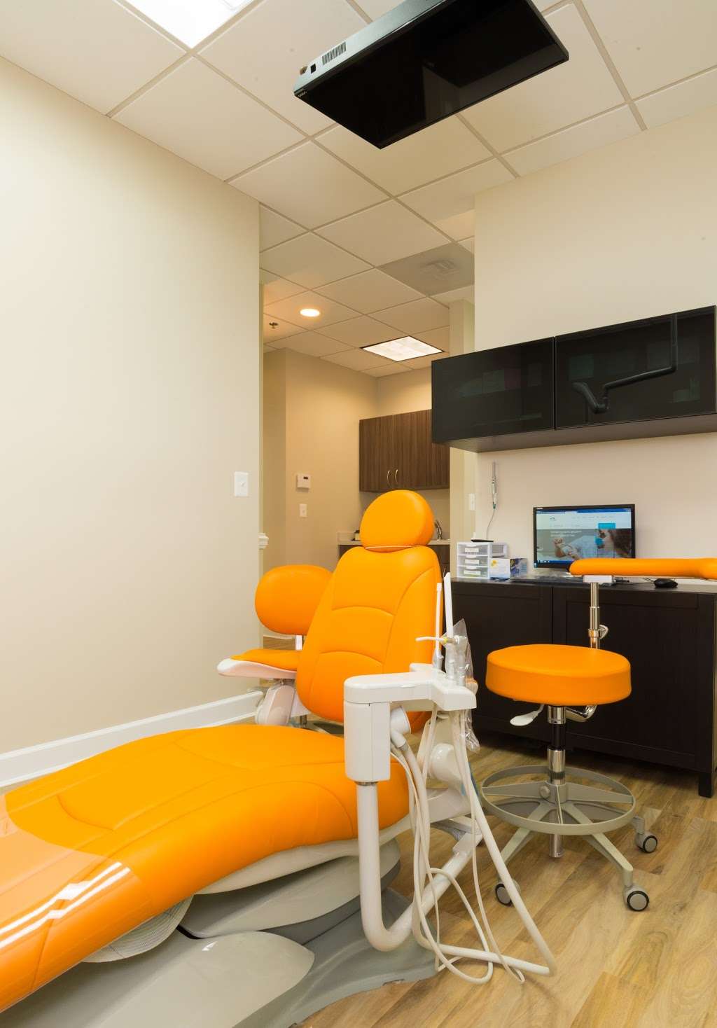 United Dental Arts | 9940 Sowder Village Square, Manassas, VA 20109, USA | Phone: (703) 361-2345