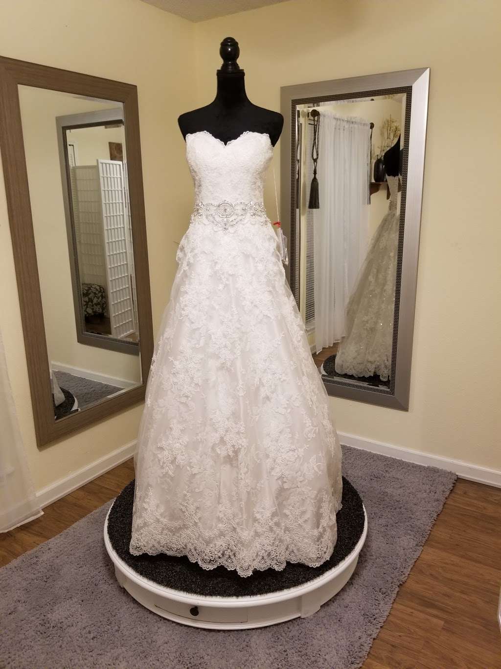 Sew Wedding Dress & Alterations | 2506 Fall Brook St, San Antonio, TX 78232, USA | Phone: (210) 535-7673